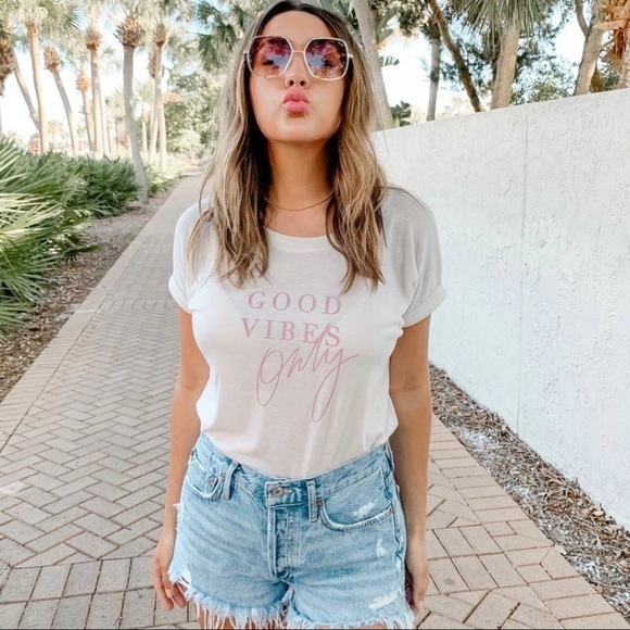 Good Vibes Only Tee‎ - Picture 1 of 4